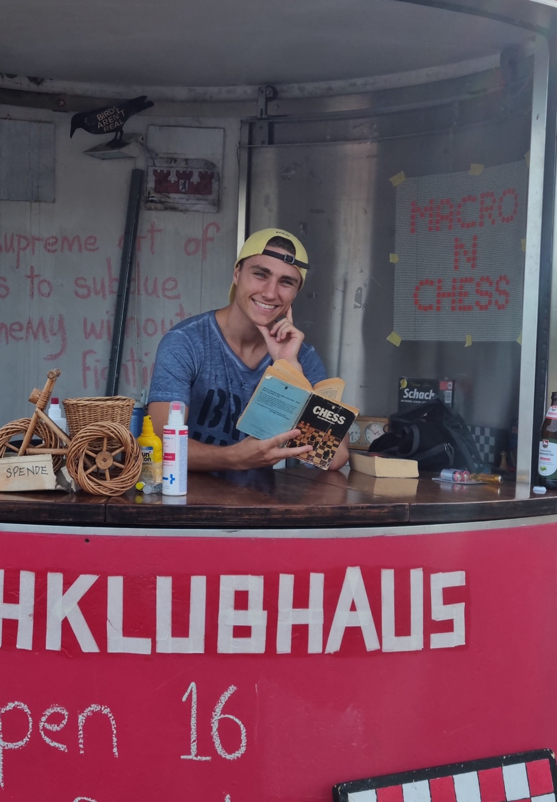 Angelo smiling inside the Schachklubhaus kiosk
